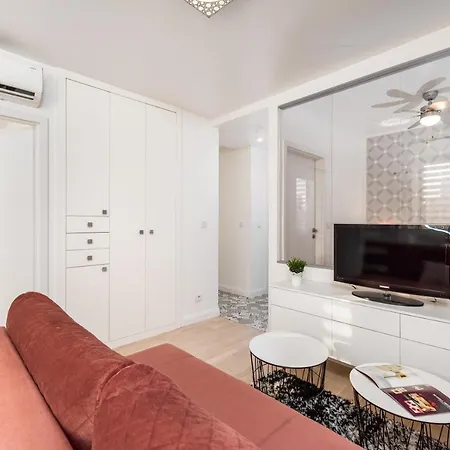 Solidarnosci 68 By Homeprime Apartment *